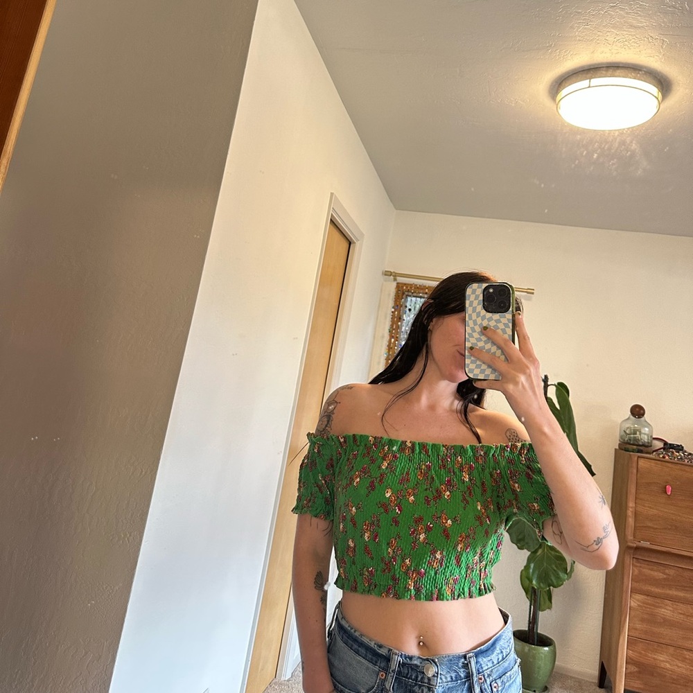 Off-Shoulder Top - Picture 3 of 4